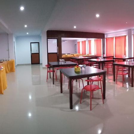 Hotel Meganita Mamuju 외부 사진