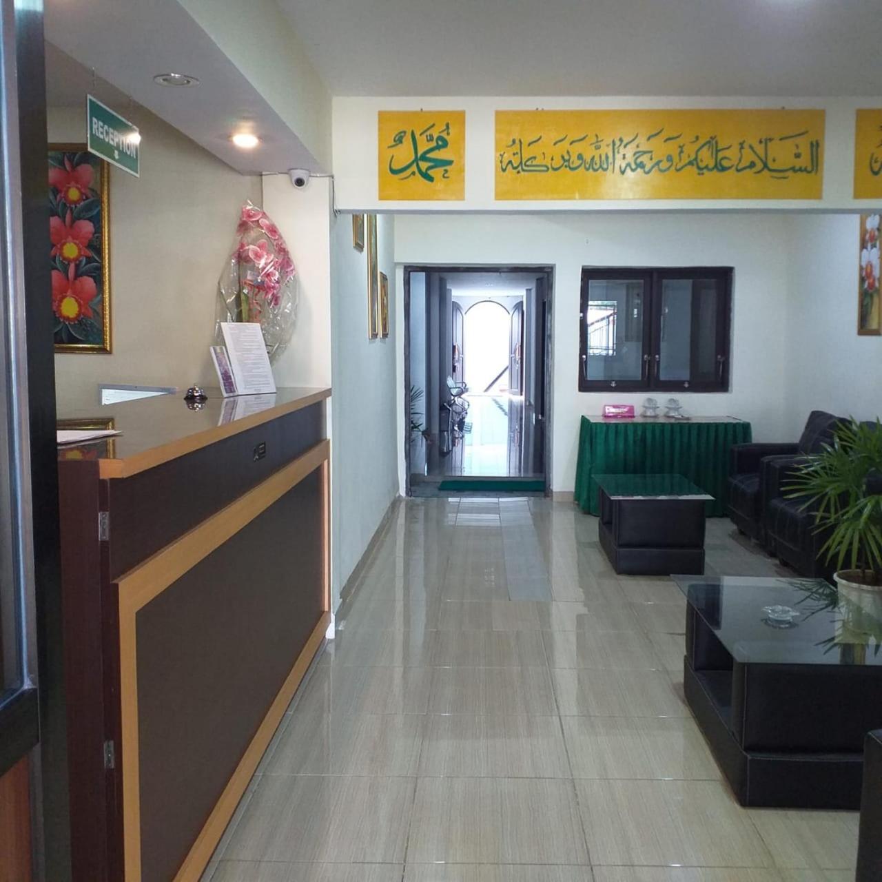 Hotel Meganita Mamuju 외부 사진